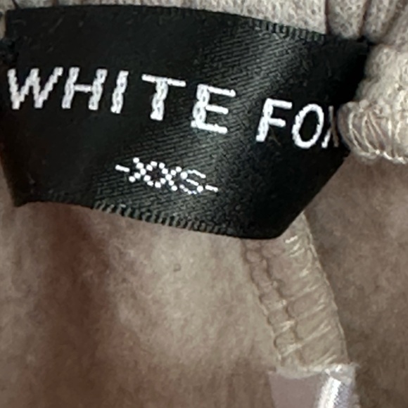 NWOT WHITE FOX JOGGERS WOMENS SIZE XXS
COLOR Moon - Picture 7 of 11